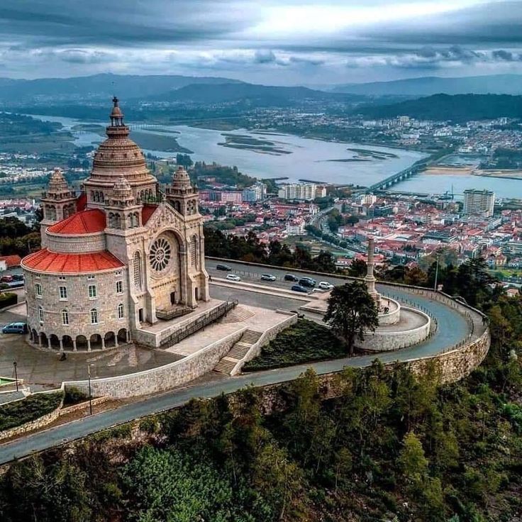 https://mdw-travel-data-us-east-1.s3.amazonaws.com/img/country/Portugal/Kartodromo-Internacional-de-Viana-do-Castelo/img_01.jpg