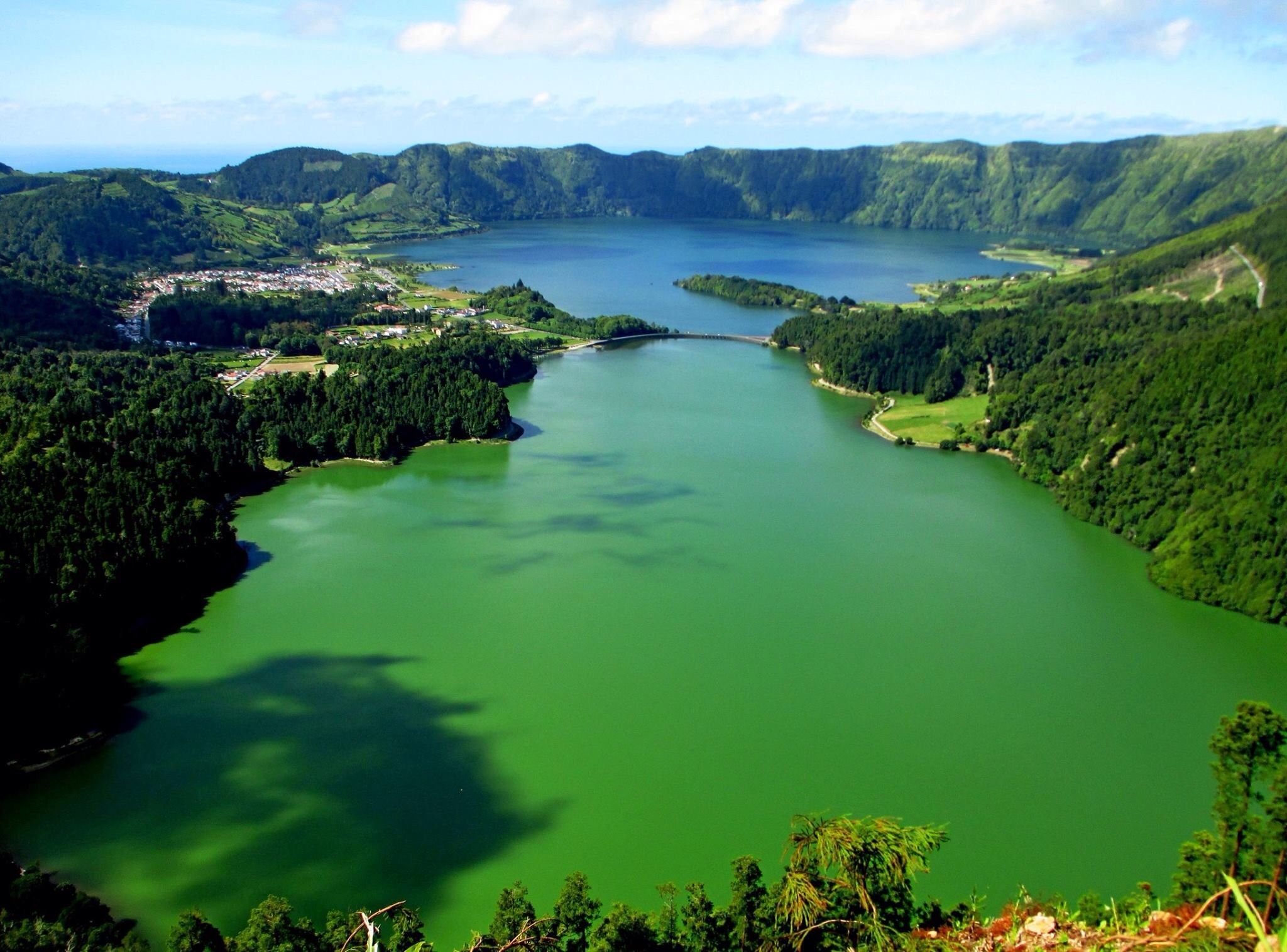 https://mdw-travel-data-us-east-1.s3.amazonaws.com/img/country/Portugal/Lagoa-das-Sete-Cidades/img_00.jpg