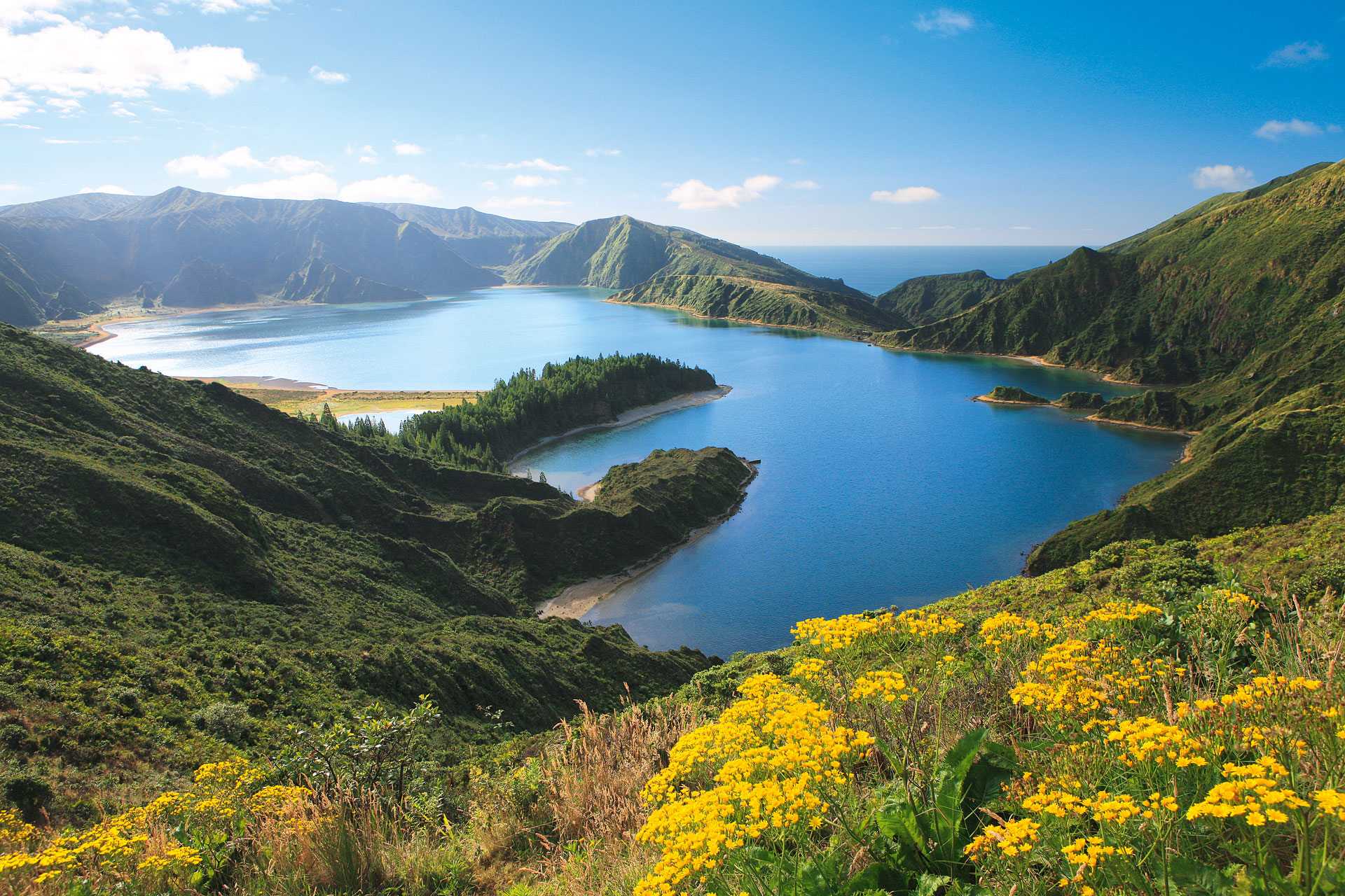 https://mdw-travel-data-us-east-1.s3.amazonaws.com/img/country/Portugal/Lagoa-do-Fogo/img_02.jpg
