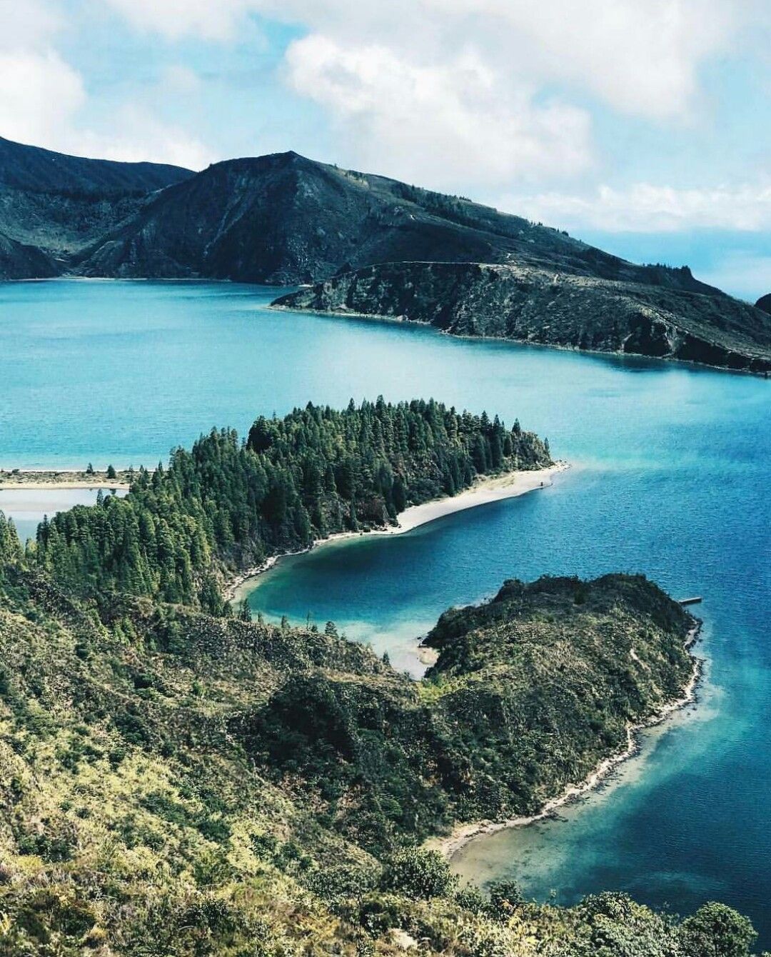 https://mdw-travel-data-us-east-1.s3.amazonaws.com/img/country/Portugal/Lagoa-do-Fogo/img_03.jpg