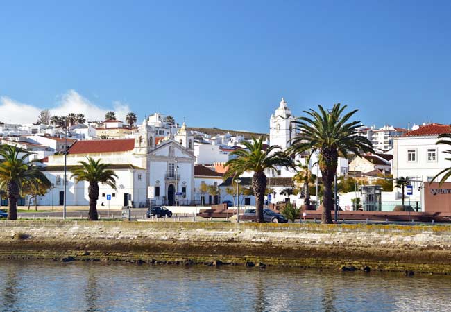 https://mdw-travel-data-us-east-1.s3.amazonaws.com/img/country/Portugal/Lagos-Old-Town/img_02.jpg
