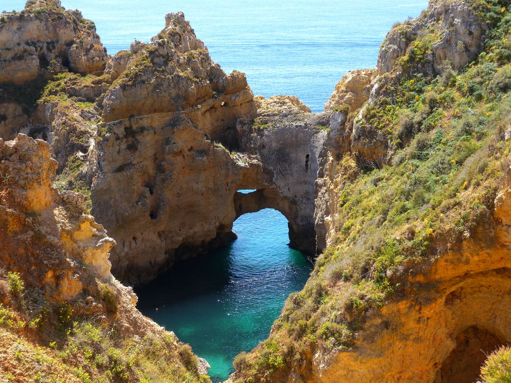 https://mdw-travel-data-us-east-1.s3.amazonaws.com/img/country/Portugal/Lagos/img_01.jpg