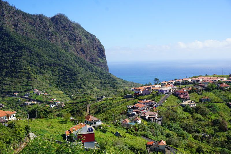 https://mdw-travel-data-us-east-1.s3.amazonaws.com/img/country/Portugal/Levada-Walks/img_05.jpg