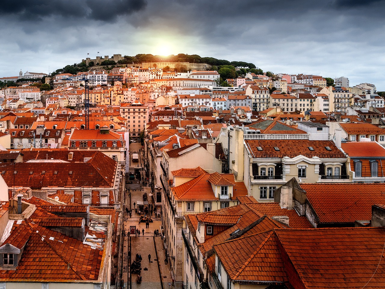 https://mdw-travel-data-us-east-1.s3.amazonaws.com/img/country/Portugal/Lisbon-Cathedral/img_02.jpg