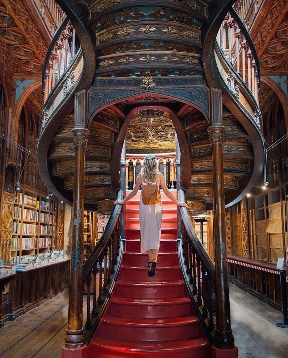 https://mdw-travel-data-us-east-1.s3.amazonaws.com/img/country/Portugal/Livraria-Lello/img_00.jpg