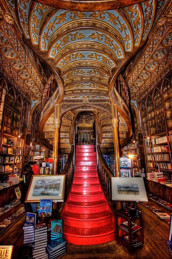 https://mdw-travel-data-us-east-1.s3.amazonaws.com/img/country/Portugal/Livraria-Lello/img_03.jpg