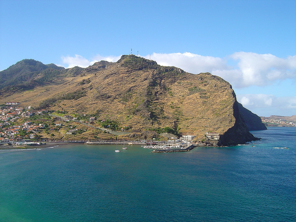 https://mdw-travel-data-us-east-1.s3.amazonaws.com/img/country/Portugal/Machico/img_02.jpg
