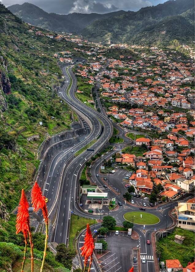 https://mdw-travel-data-us-east-1.s3.amazonaws.com/img/country/Portugal/Machico/img_03.jpg