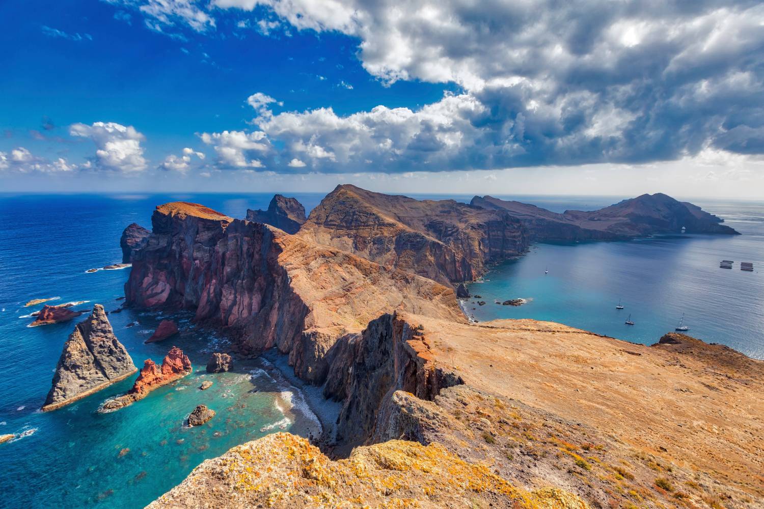 https://mdw-travel-data-us-east-1.s3.amazonaws.com/img/country/Portugal/Madeira-Film-Experience/img_02.jpg