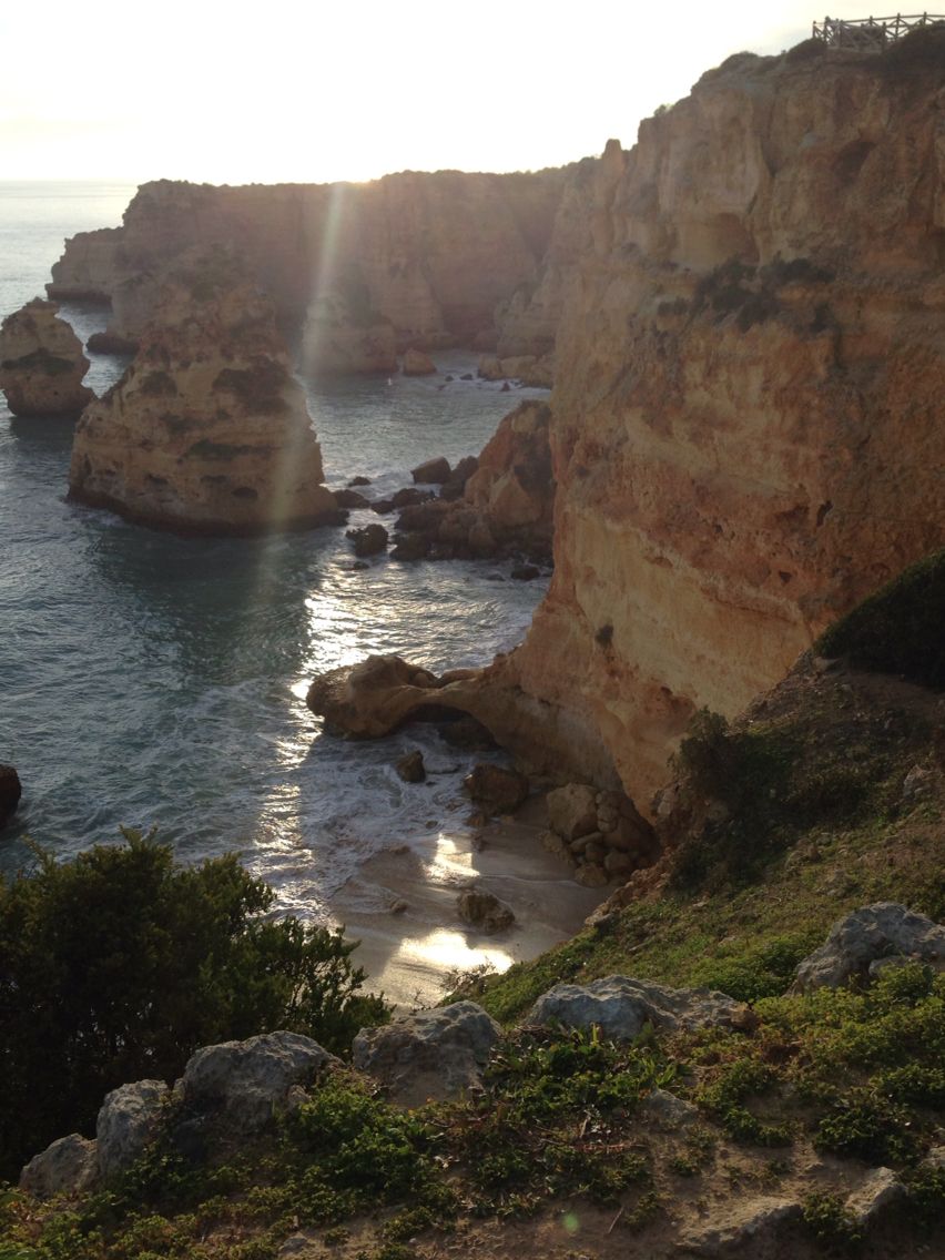 https://mdw-travel-data-us-east-1.s3.amazonaws.com/img/country/Portugal/Marina-Beach/img_01.jpg