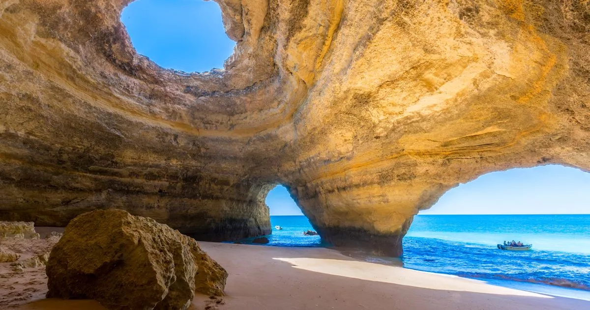 https://mdw-travel-data-us-east-1.s3.amazonaws.com/img/country/Portugal/Marina-Beach/img_03.jpg