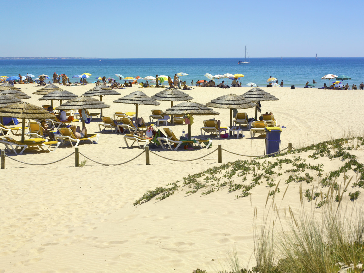 https://mdw-travel-data-us-east-1.s3.amazonaws.com/img/country/Portugal/Meia-Praia-Beach/img_02.jpg