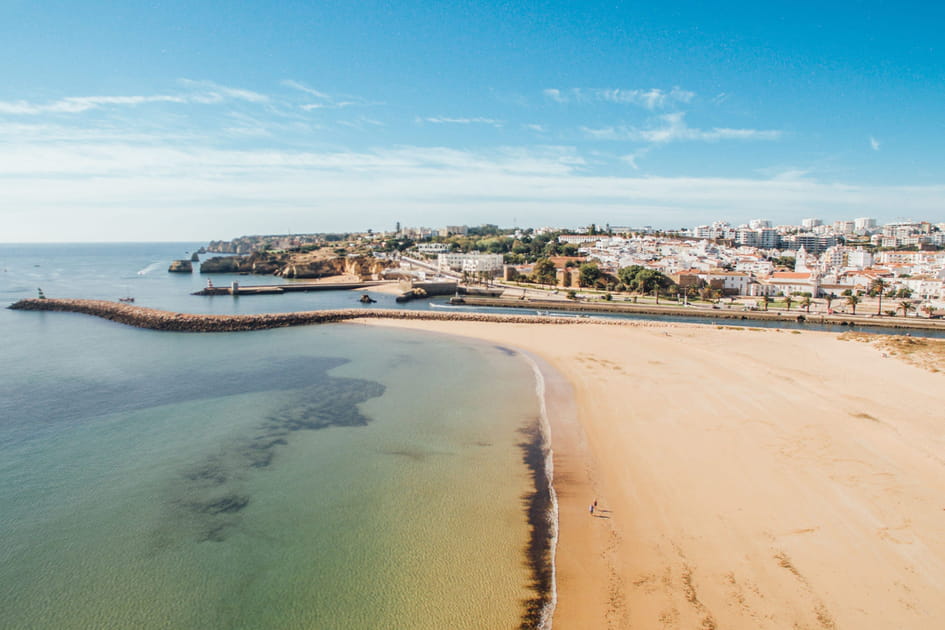 https://mdw-travel-data-us-east-1.s3.amazonaws.com/img/country/Portugal/Meia-Praia-Beach/img_03.jpg