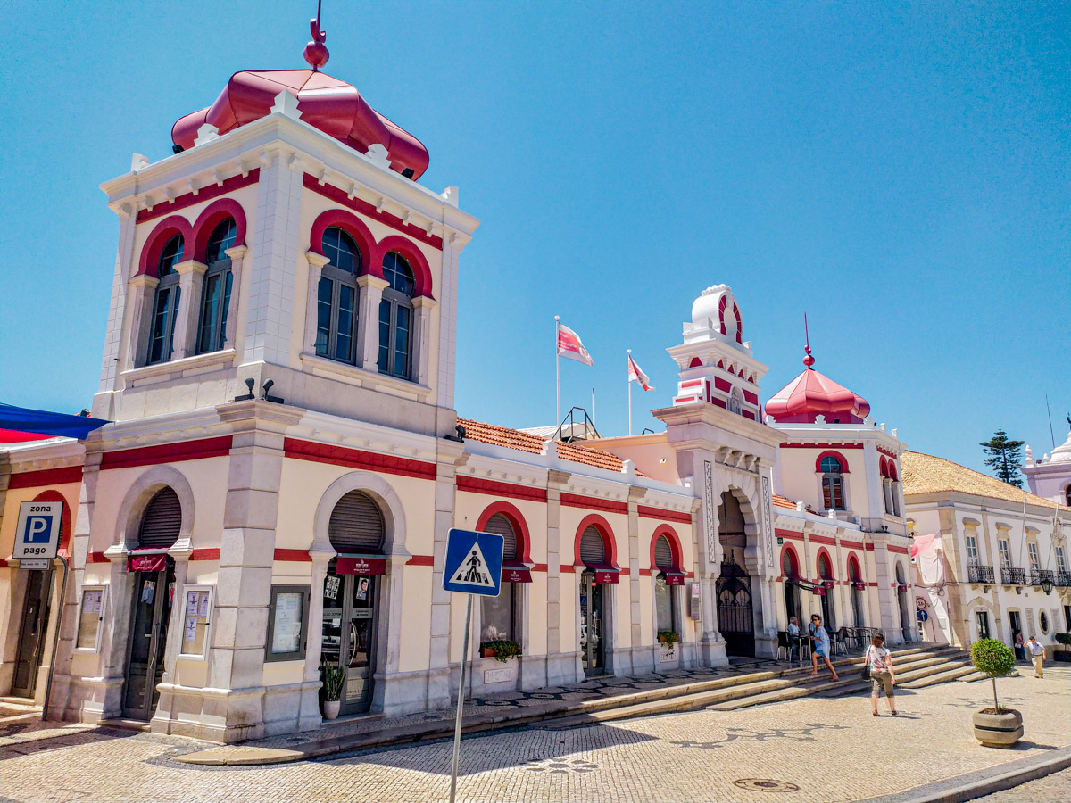 https://mdw-travel-data-us-east-1.s3.amazonaws.com/img/country/Portugal/Mercado-Municipal-de-Loule/img_00.jpg