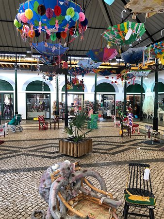 https://mdw-travel-data-us-east-1.s3.amazonaws.com/img/country/Portugal/Mercado-Municipal-de-Tavira/img_02.jpg