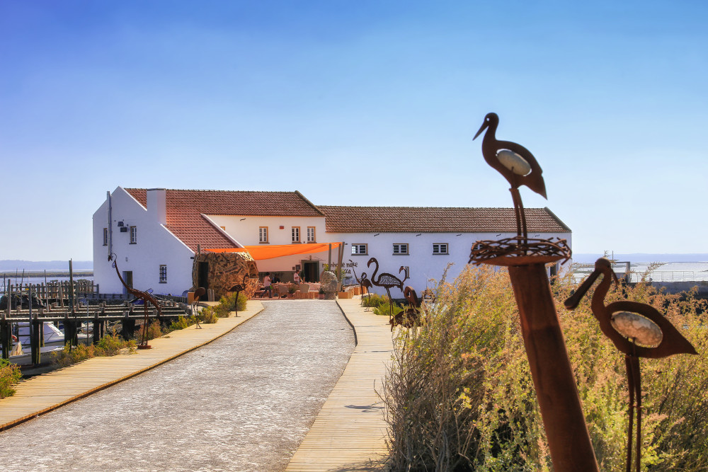 https://mdw-travel-data-us-east-1.s3.amazonaws.com/img/country/Portugal/Moinho-de-Mare-da-Mourisca/img_00.jpg