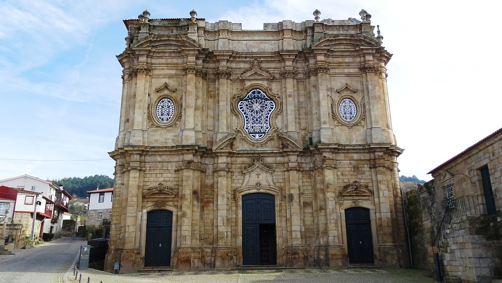 https://mdw-travel-data-us-east-1.s3.amazonaws.com/img/country/Portugal/Monastery-of-Salzedas/img_00.jpg