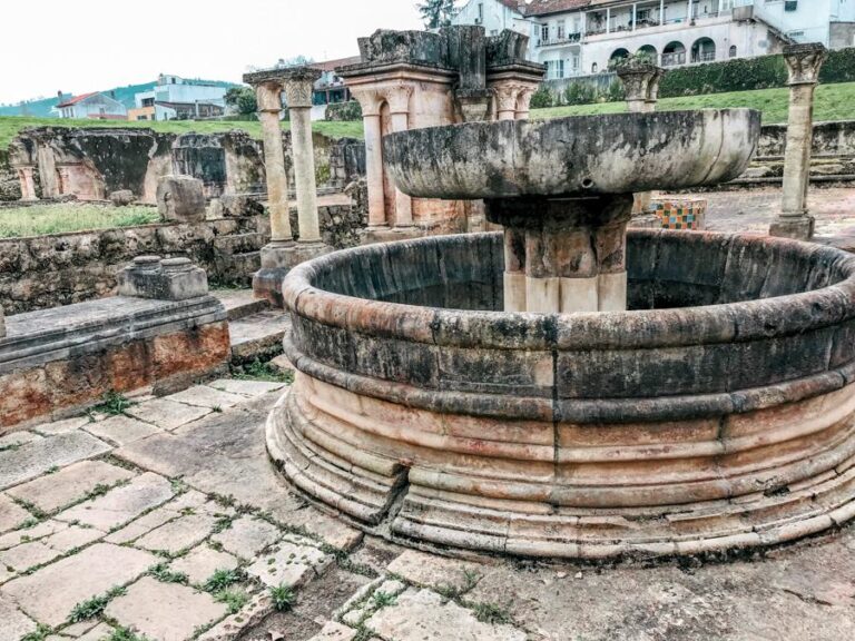 https://mdw-travel-data-us-east-1.s3.amazonaws.com/img/country/Portugal/Monastery-of-Santa-Clara-a-Velha/img_01.jpg
