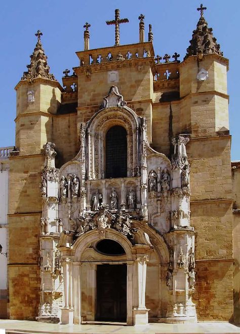 https://mdw-travel-data-us-east-1.s3.amazonaws.com/img/country/Portugal/Monastery-of-Santa-Cruz/img_01.jpg