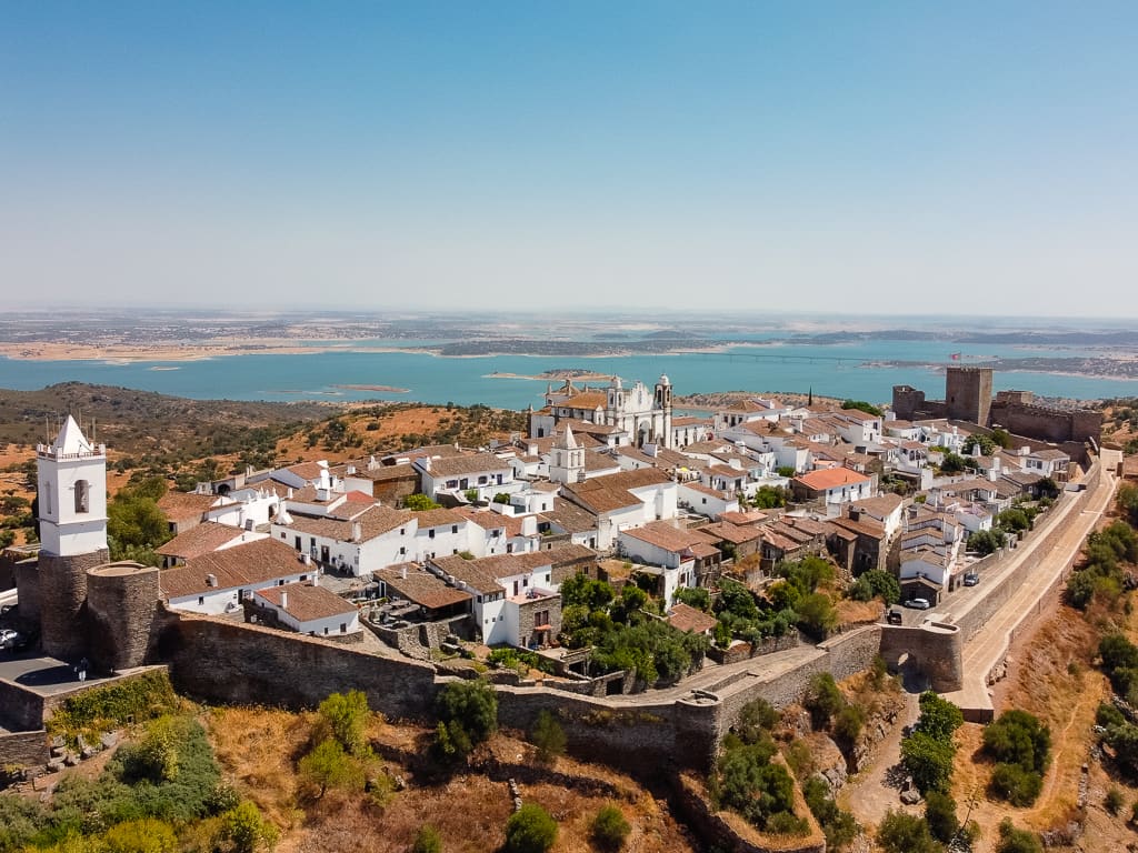 https://mdw-travel-data-us-east-1.s3.amazonaws.com/img/country/Portugal/Monsaraz-Castle/img_01.jpg