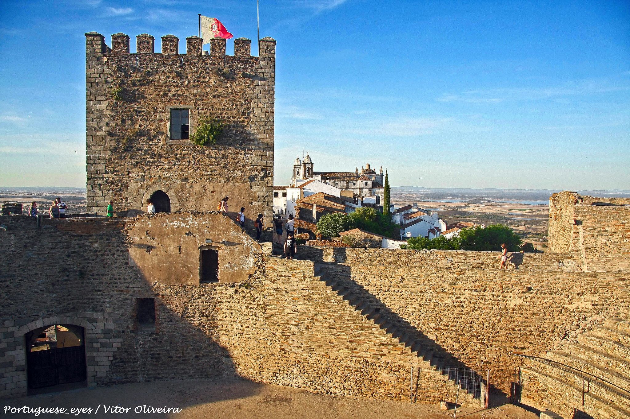 https://mdw-travel-data-us-east-1.s3.amazonaws.com/img/country/Portugal/Monsaraz-Castle/img_02.jpg