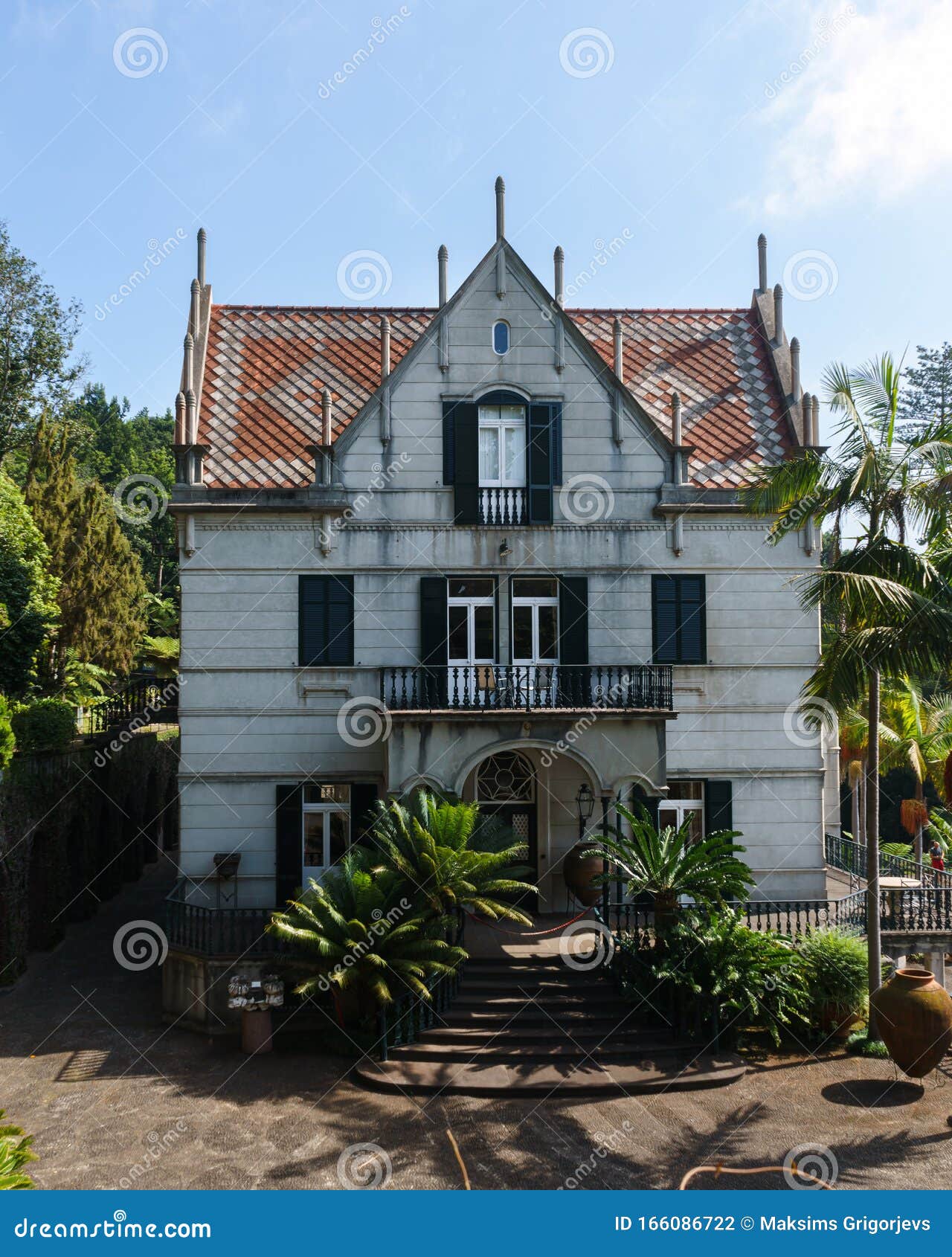 https://mdw-travel-data-us-east-1.s3.amazonaws.com/img/country/Portugal/Monte-Palace-Tropical-Garden/img_05.jpg