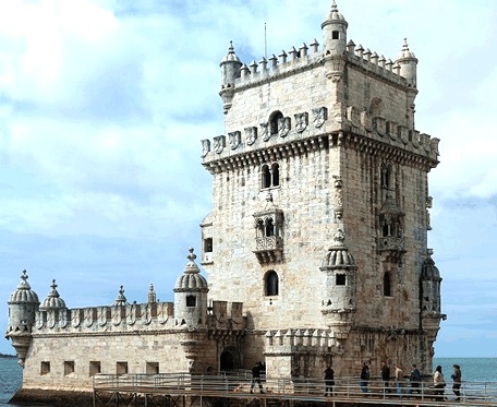 https://mdw-travel-data-us-east-1.s3.amazonaws.com/img/country/Portugal/Moorish-Castle/img_03.jpg