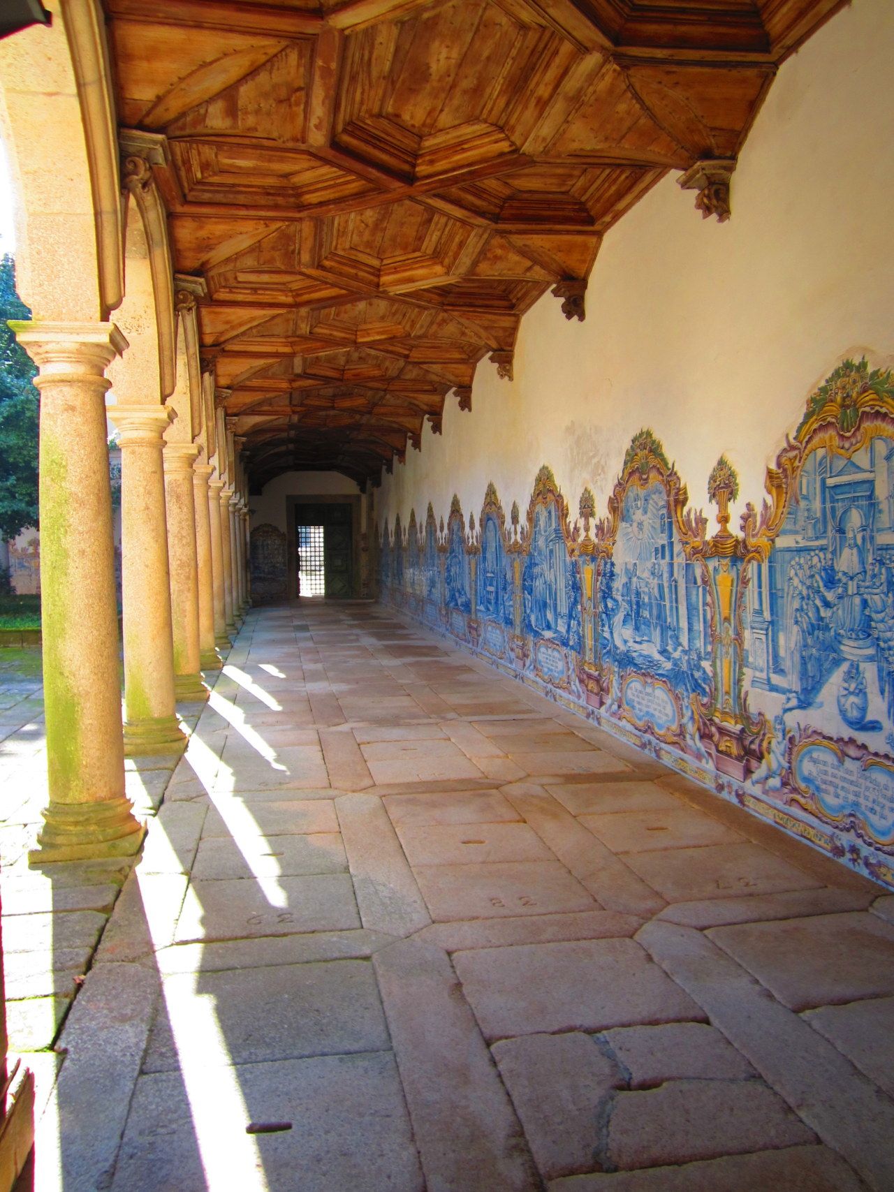 https://mdw-travel-data-us-east-1.s3.amazonaws.com/img/country/Portugal/Mosteiro-de-Tibaes/img_02.jpg