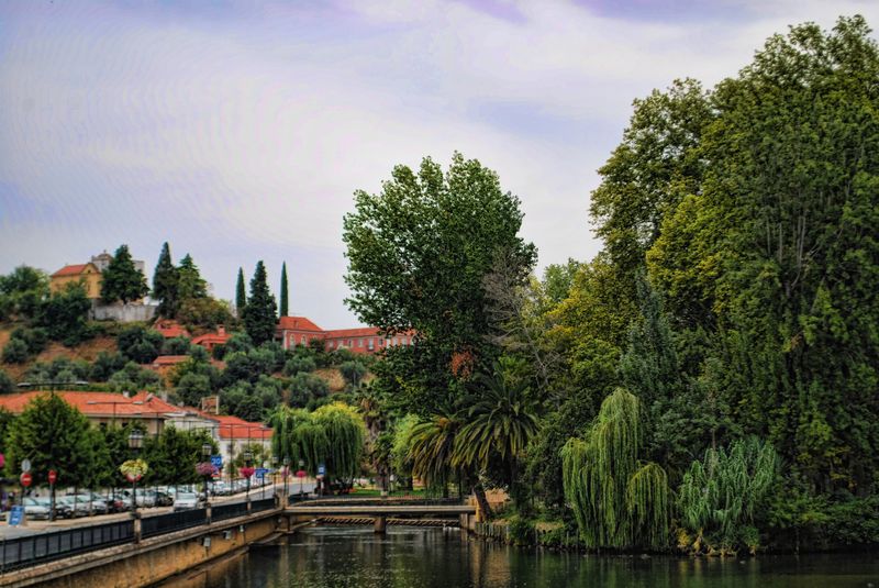 https://mdw-travel-data-us-east-1.s3.amazonaws.com/img/country/Portugal/Mouchao-Park/img_00.jpg
