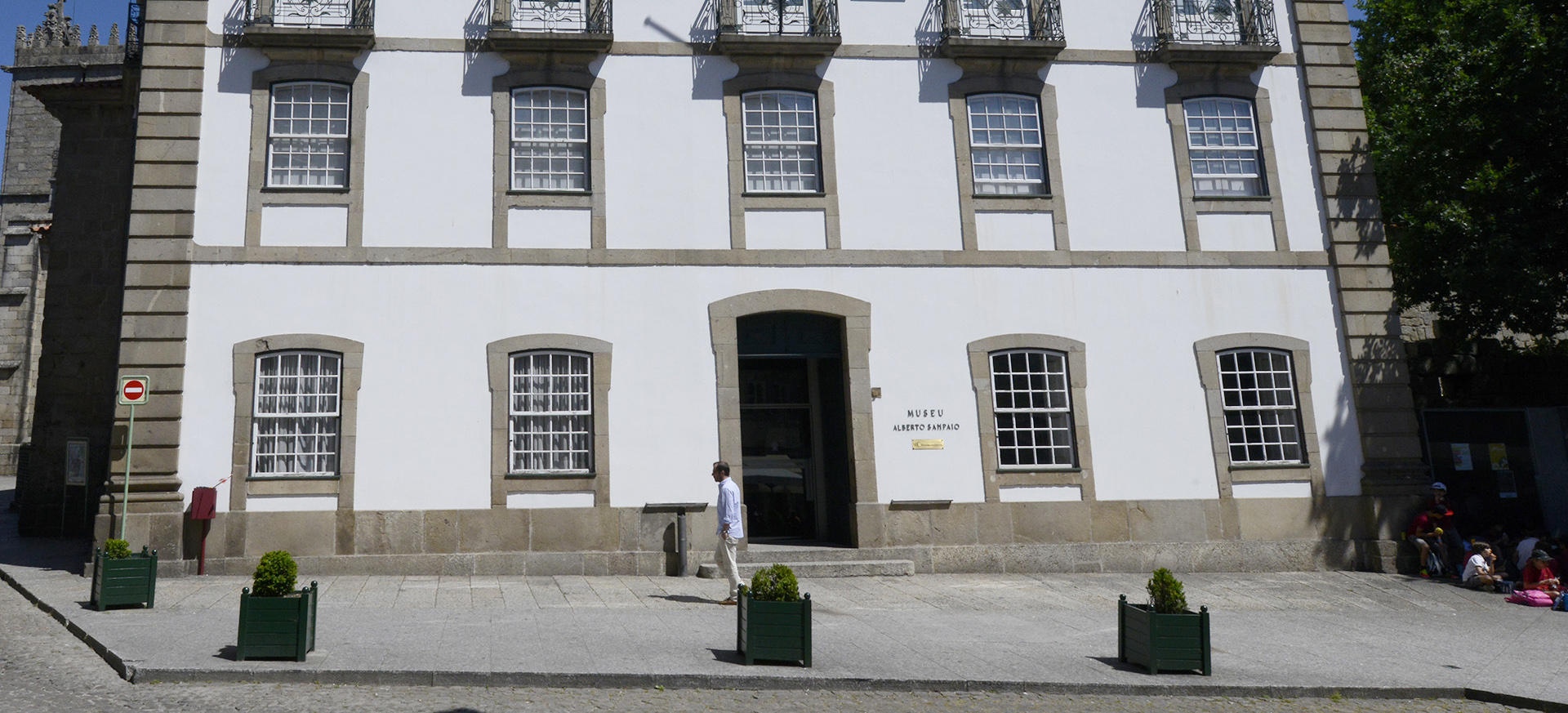https://mdw-travel-data-us-east-1.s3.amazonaws.com/img/country/Portugal/Museu-Alberto-Sampaio/img_01.jpg