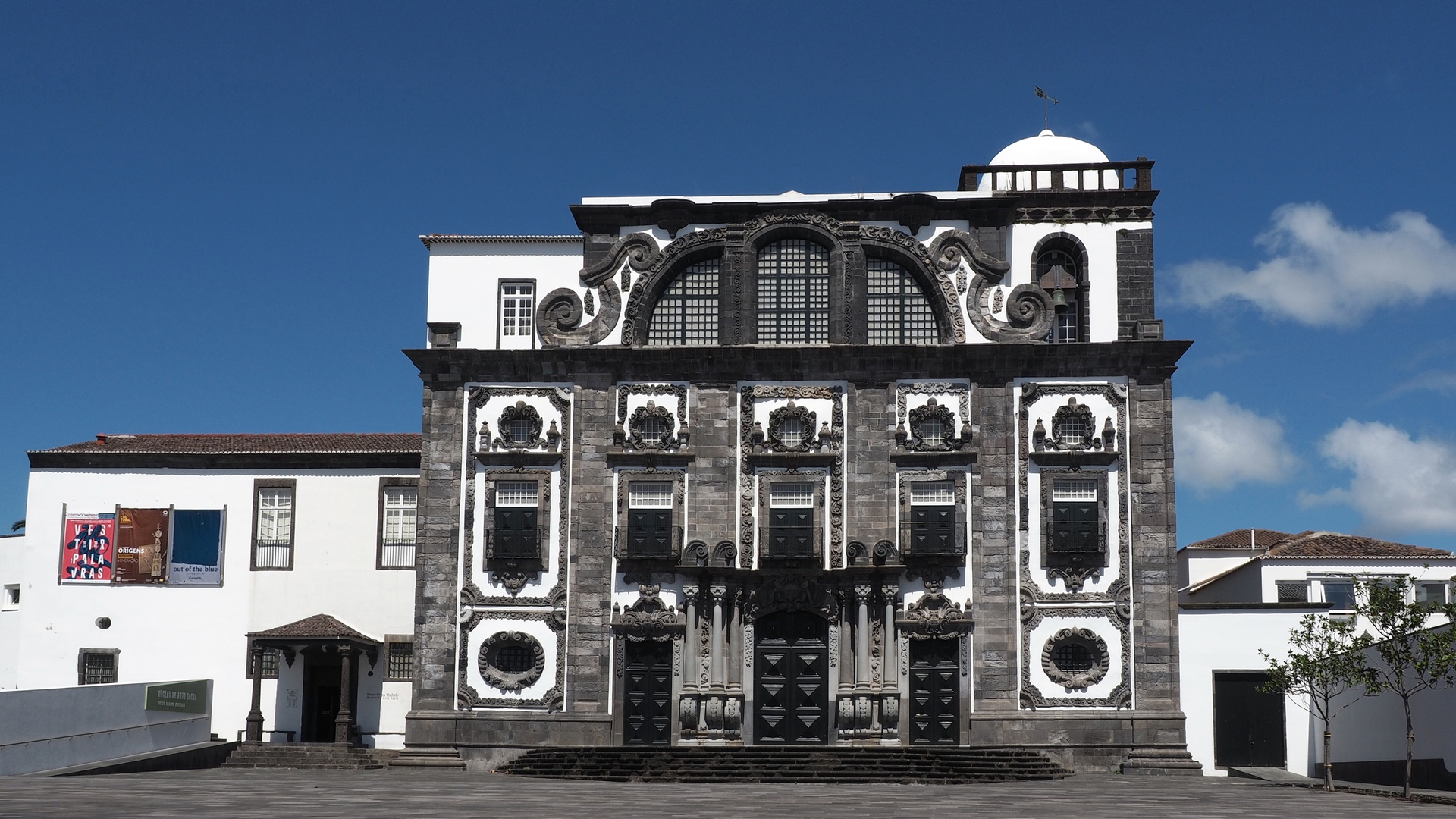 https://mdw-travel-data-us-east-1.s3.amazonaws.com/img/country/Portugal/Museu-Carlos-Machado/img_01.jpg