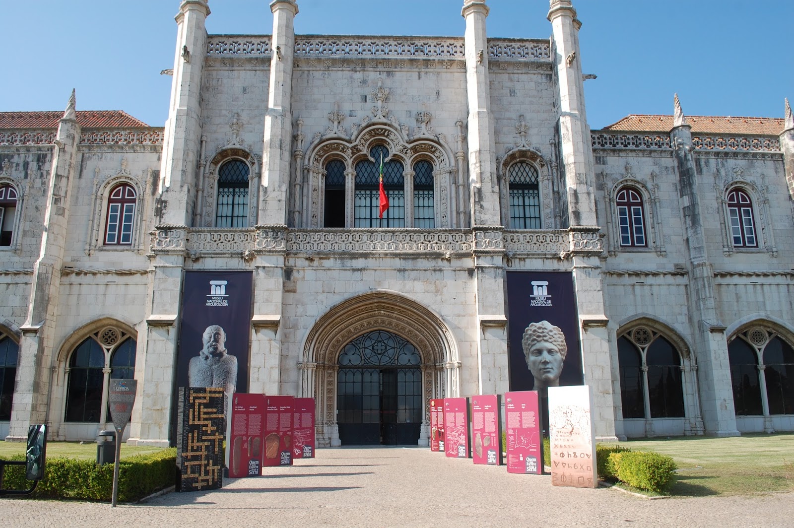 https://mdw-travel-data-us-east-1.s3.amazonaws.com/img/country/Portugal/Museu-de-Arqueologia-e-Etnografia-do-Distrito-de-Setubal/img_00.jpg