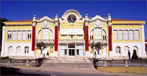 https://mdw-travel-data-us-east-1.s3.amazonaws.com/img/country/Portugal/Museu-de-Arte-Moderna-Sintra/img_01.jpg