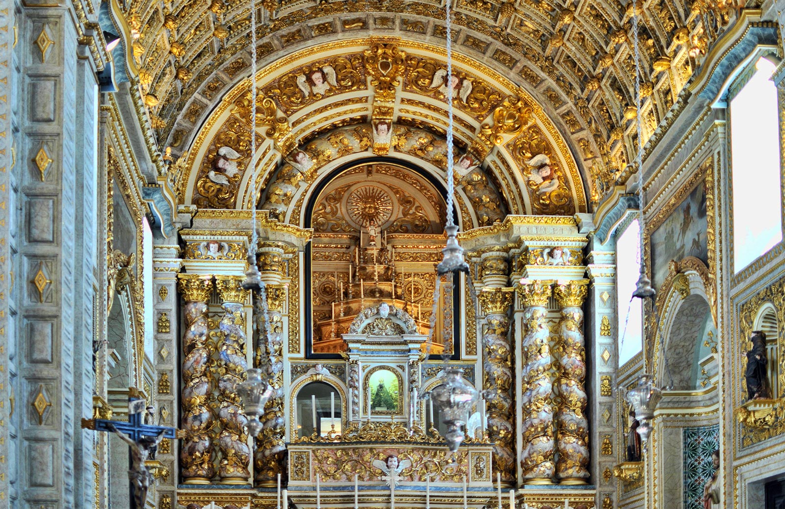 https://mdw-travel-data-us-east-1.s3.amazonaws.com/img/country/Portugal/Nossa-Senhora-da-Conceicao-Church/img_03.jpg