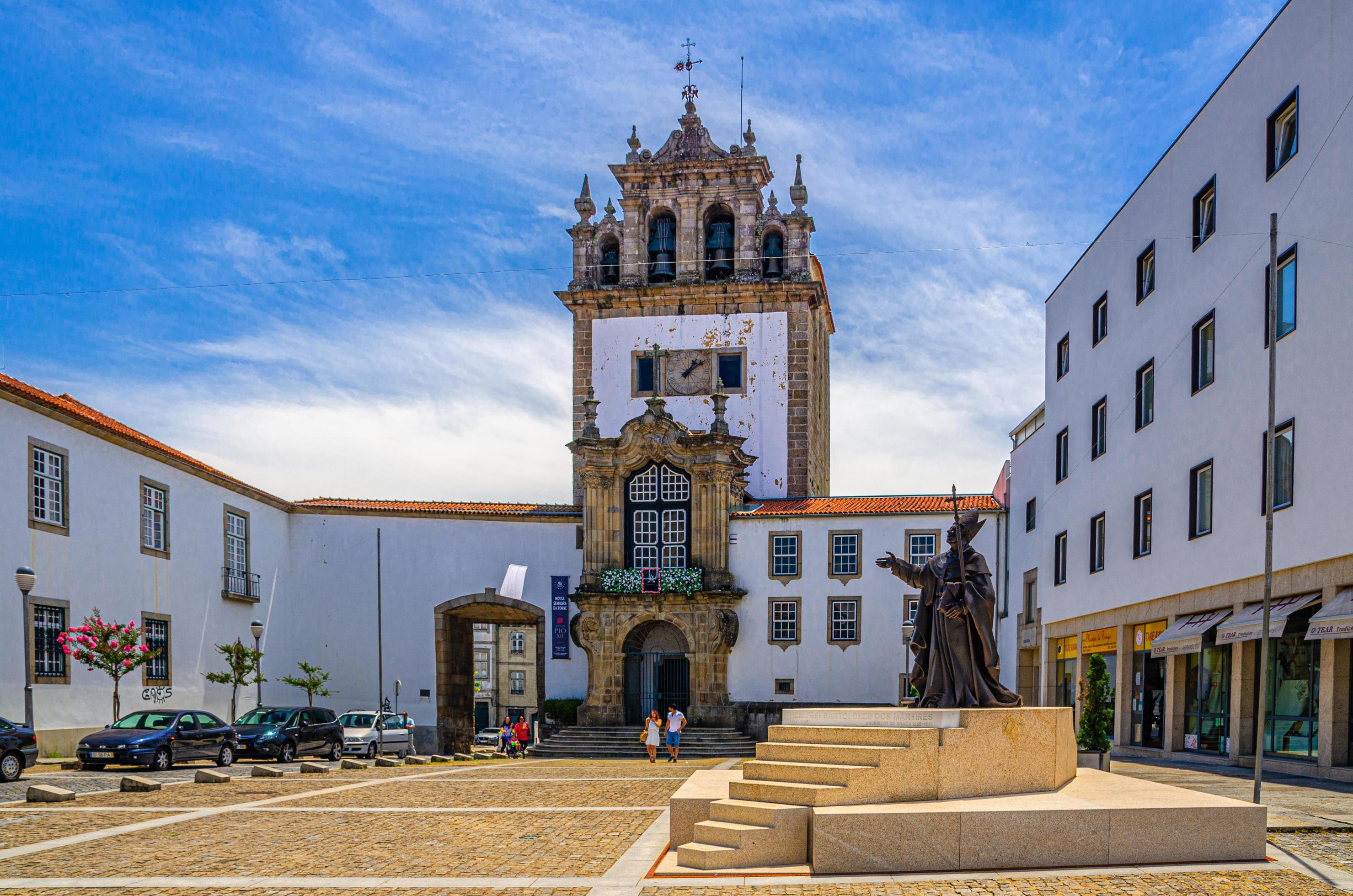 https://mdw-travel-data-us-east-1.s3.amazonaws.com/img/country/Portugal/Nossa-Senhora-da-Torre-Heilig-Hartbeeld/img_00.jpg