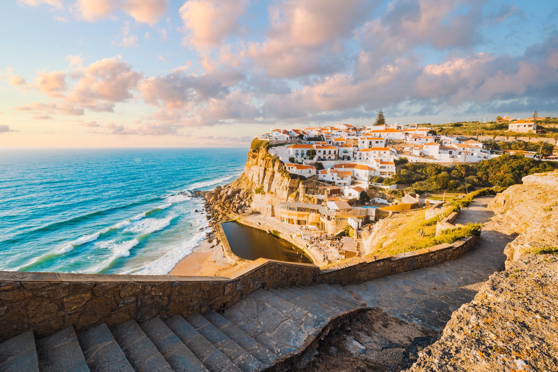 https://mdw-travel-data-us-east-1.s3.amazonaws.com/img/country/Portugal/Obidos-Village/img_01.jpg