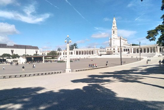 https://mdw-travel-data-us-east-1.s3.amazonaws.com/img/country/Portugal/Palace-of-Matosinhos/img_03.jpg