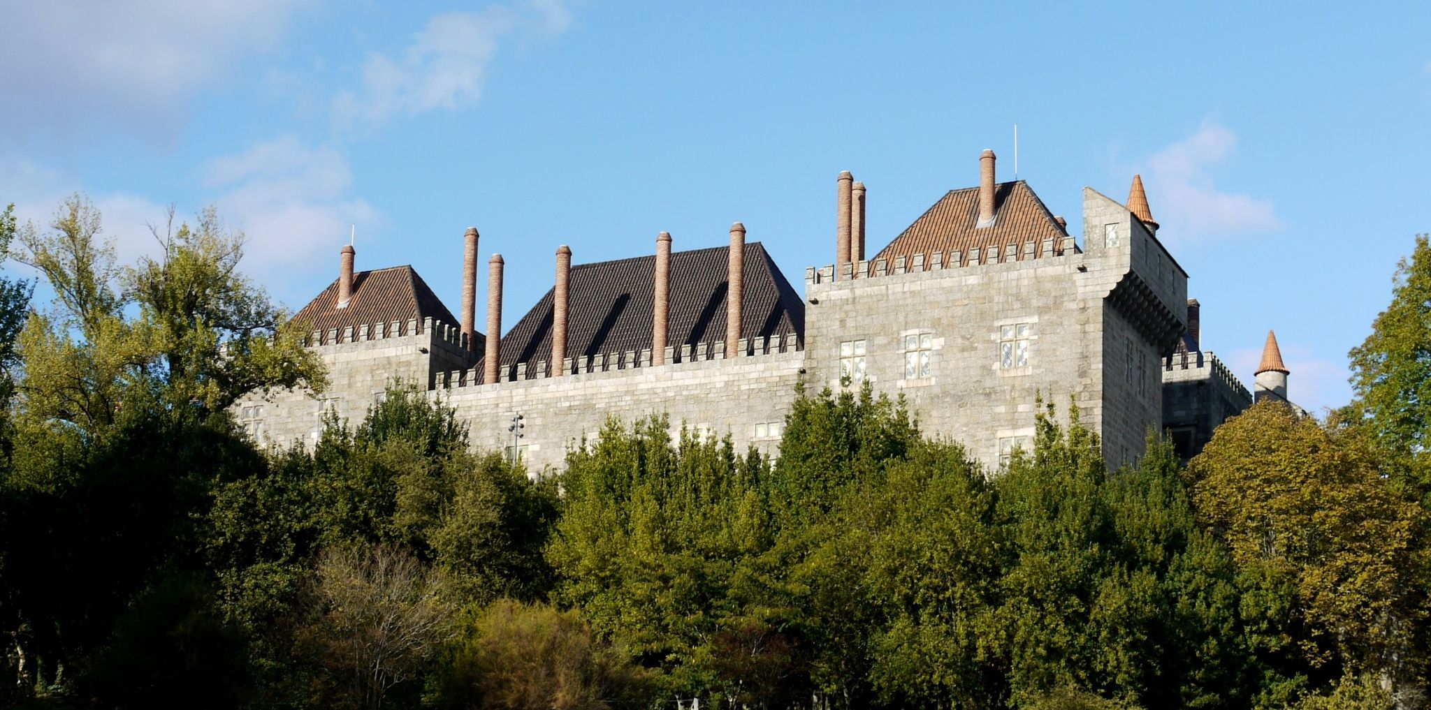 https://mdw-travel-data-us-east-1.s3.amazonaws.com/img/country/Portugal/Palace-of-the-Dukes-of-Braganza/img_00.jpg
