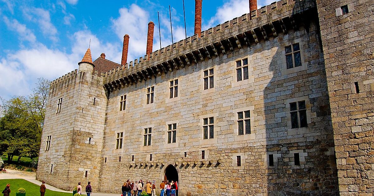 https://mdw-travel-data-us-east-1.s3.amazonaws.com/img/country/Portugal/Palace-of-the-Dukes-of-Braganza/img_01.jpg