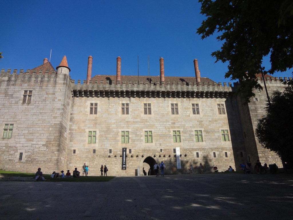 https://mdw-travel-data-us-east-1.s3.amazonaws.com/img/country/Portugal/Palace-of-the-Dukes-of-Braganza/img_02.jpg
