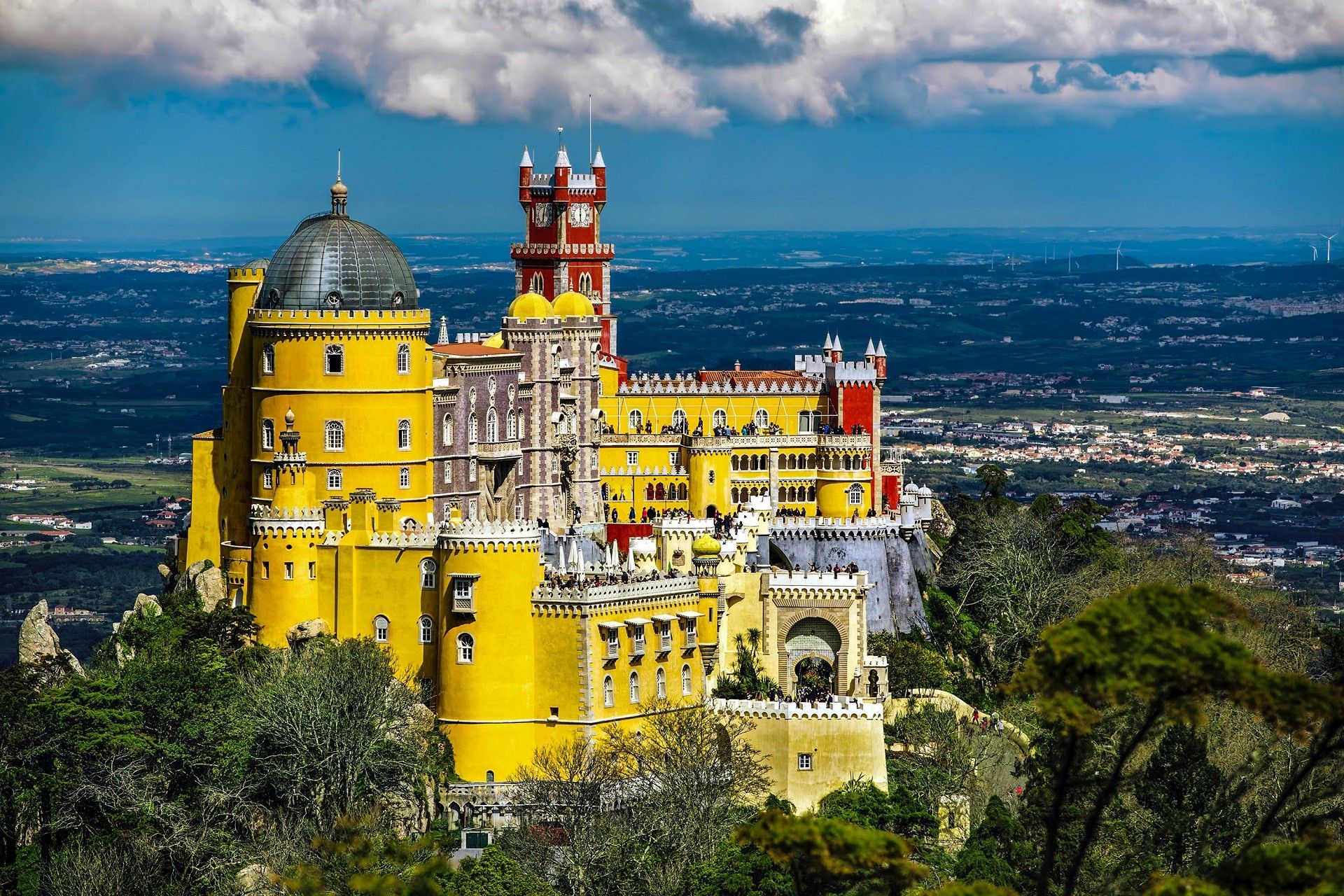 https://mdw-travel-data-us-east-1.s3.amazonaws.com/img/country/Portugal/Palacio-da-Pena/img_00.jpg