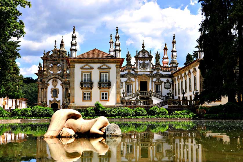 https://mdw-travel-data-us-east-1.s3.amazonaws.com/img/country/Portugal/Palacio-de-Mateus/img_01.jpg