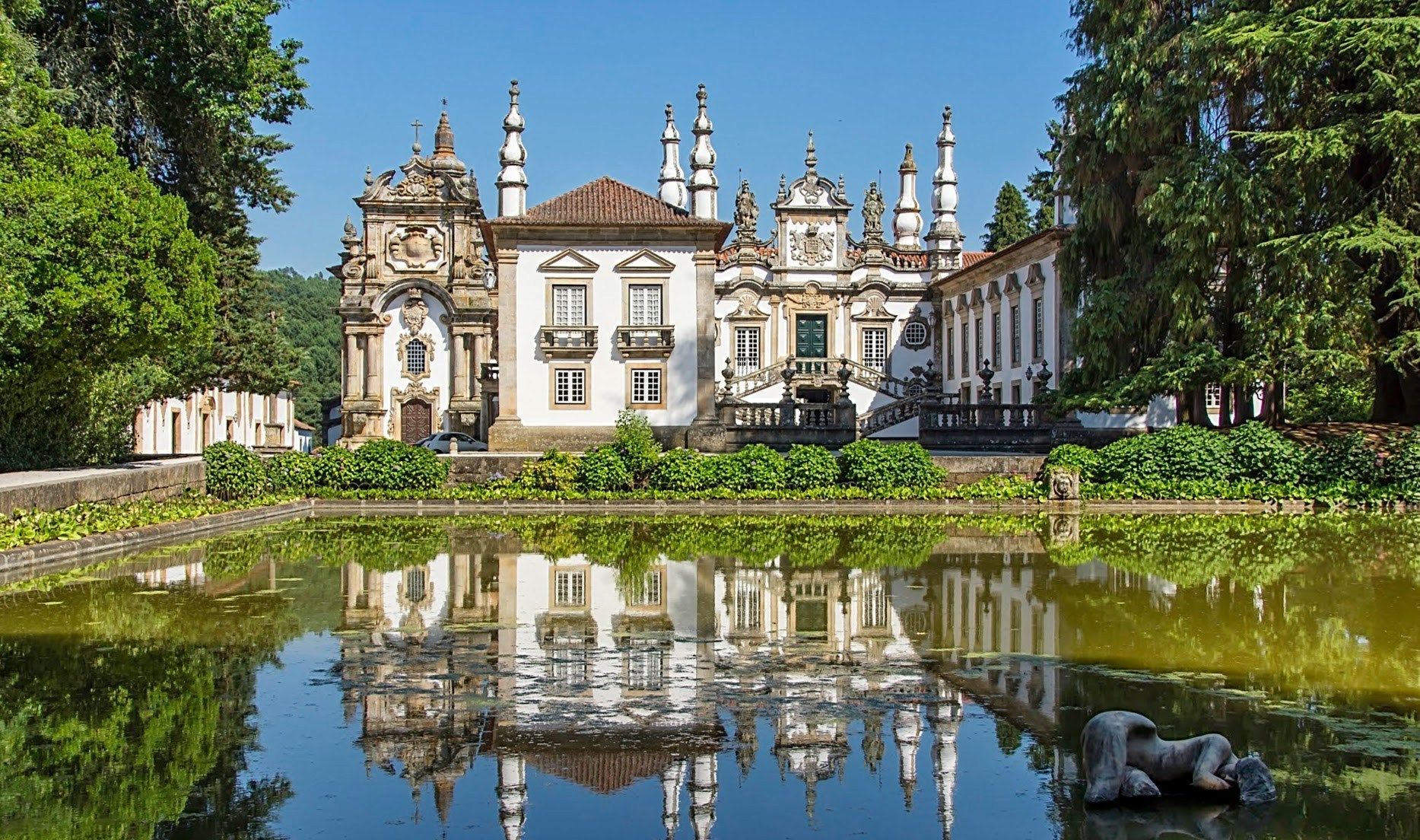 https://mdw-travel-data-us-east-1.s3.amazonaws.com/img/country/Portugal/Palacio-de-Mateus/img_02.jpg