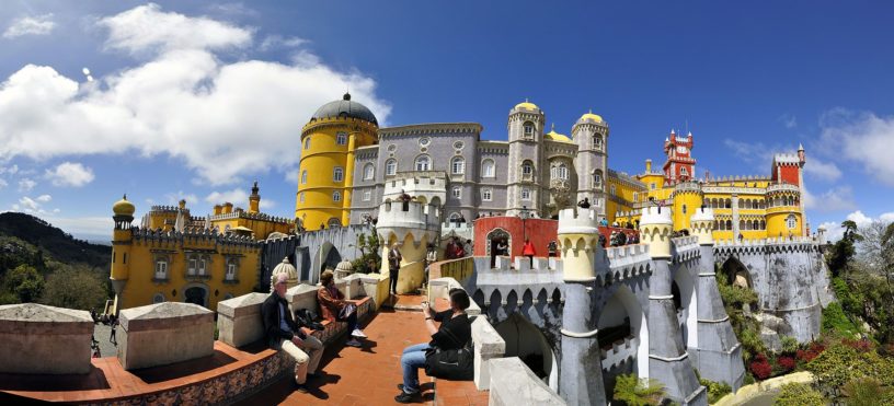 https://mdw-travel-data-us-east-1.s3.amazonaws.com/img/country/Portugal/Park-and-National-Palace-of-Pena/img_02.jpg