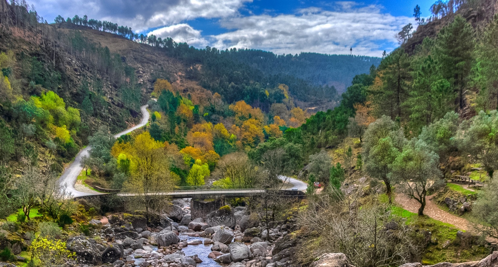 https://mdw-travel-data-us-east-1.s3.amazonaws.com/img/country/Portugal/Parque-Natural-do-Geres/img_00.jpg