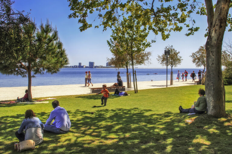 https://mdw-travel-data-us-east-1.s3.amazonaws.com/img/country/Portugal/Parque-Urbano-de-Albarquel/img_02.jpg