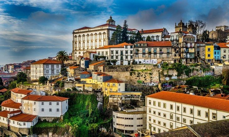 https://mdw-travel-data-us-east-1.s3.amazonaws.com/img/country/Portugal/Passeio-dos-Herois/img_03.jpg