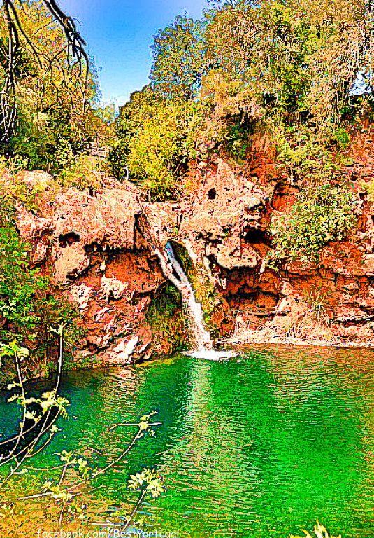 https://mdw-travel-data-us-east-1.s3.amazonaws.com/img/country/Portugal/Pego-do-Inferno/img_03.jpg