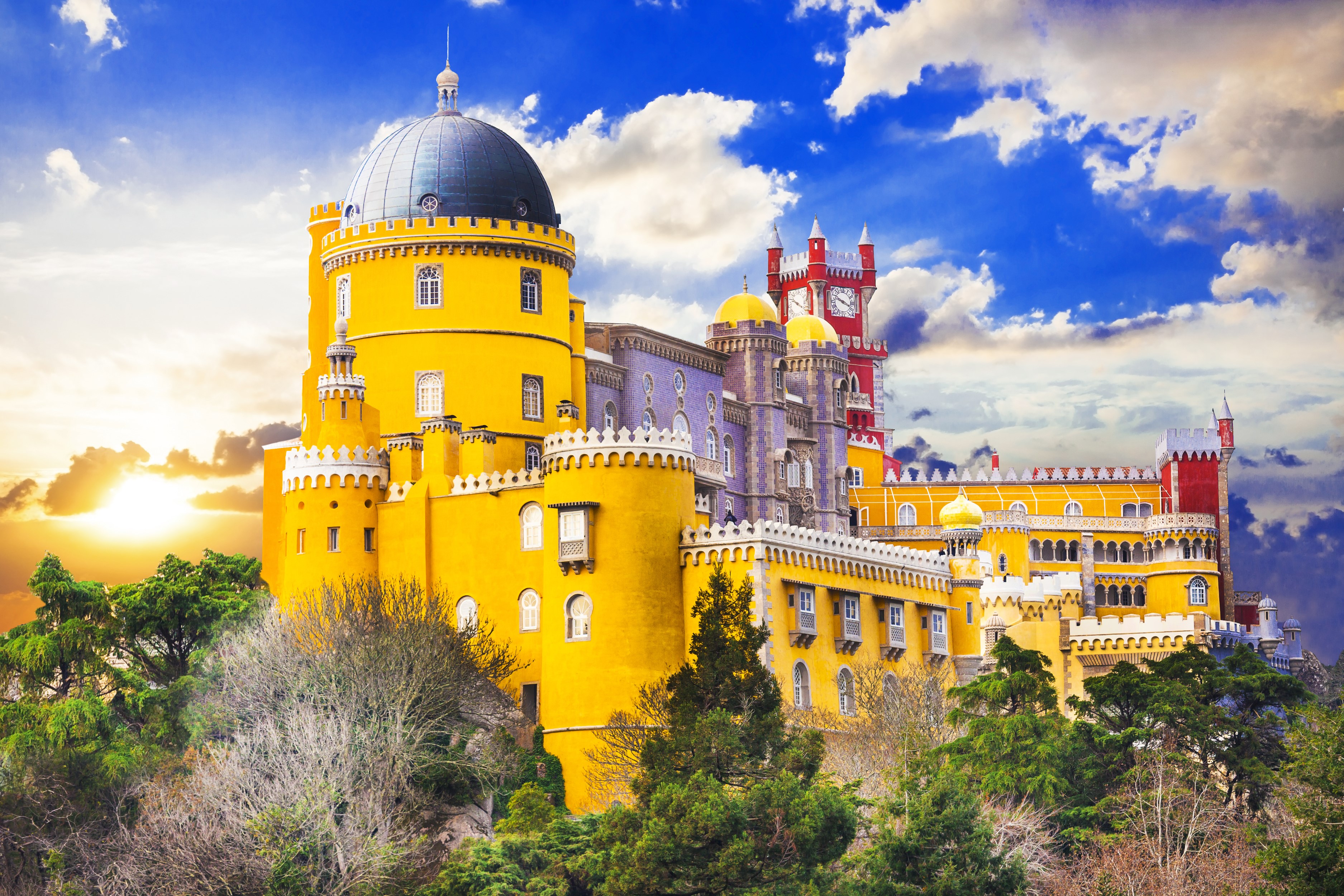 https://mdw-travel-data-us-east-1.s3.amazonaws.com/img/country/Portugal/Pena-National-Palace/img_01.jpg