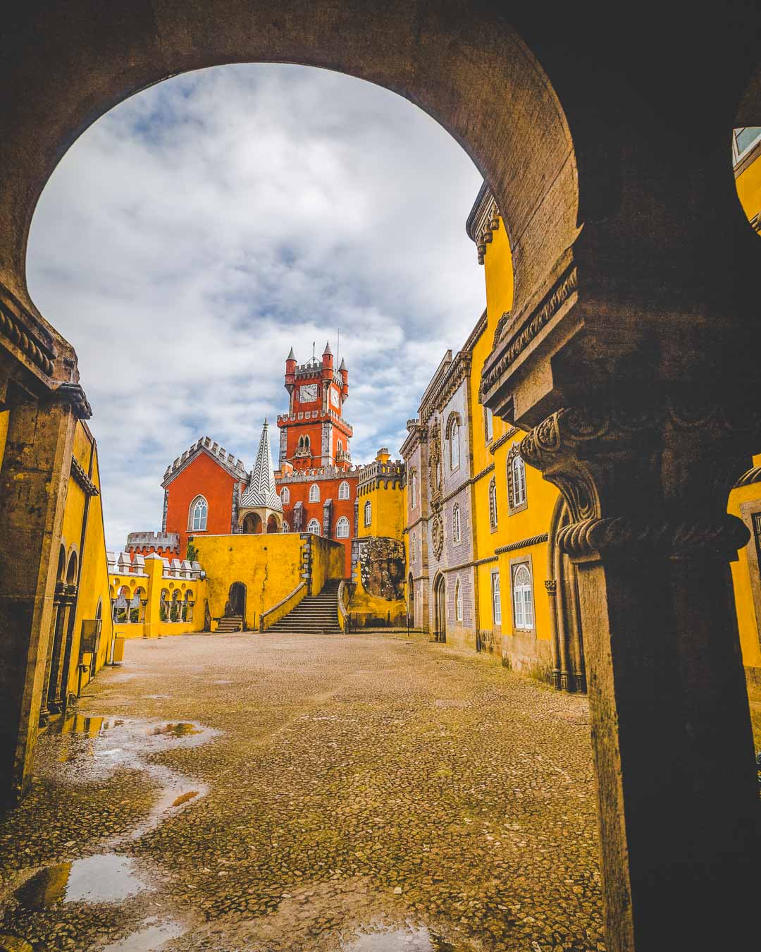 https://mdw-travel-data-us-east-1.s3.amazonaws.com/img/country/Portugal/Pena-Palace/img_02.jpg